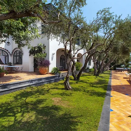 - Lo Scoglio Вілла