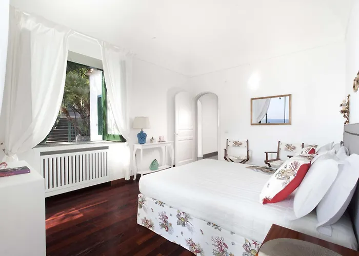 - Lo Scoglio * Positano