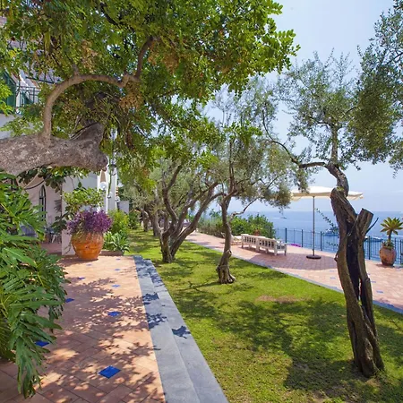 Villa - Lo Scoglio *