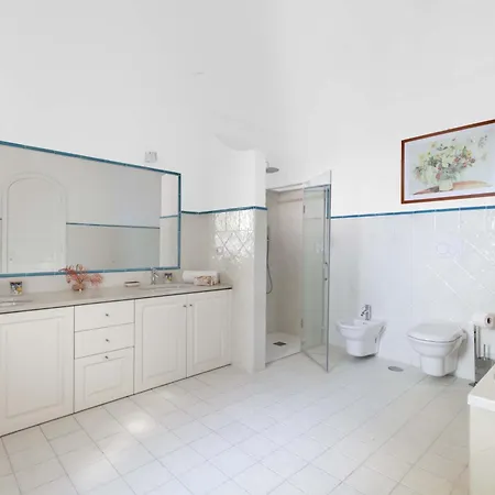 - Lo Scoglio Villa *